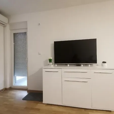 Apartment Mdm *