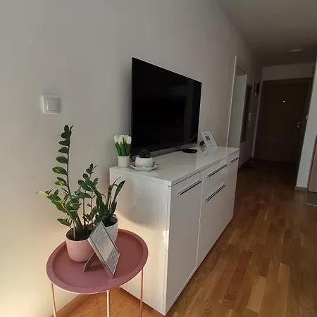 Apartment Mdm *