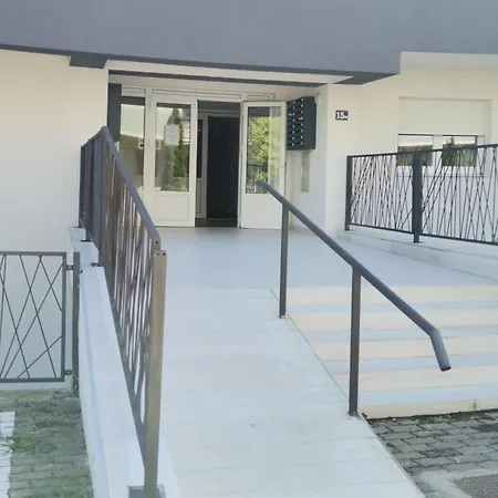 Mdm Apartment *